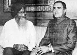 ਮਰਹੂਮ ਪ੍ਰਧਾਨ ਮੰਤਰੀ ਰਾਜੀਵ ਗਾਂਧੀ ਨਾਲ ਸੁਰਜੀਤ ਸਿੰਘ ਬਰਨਾਲਾ
