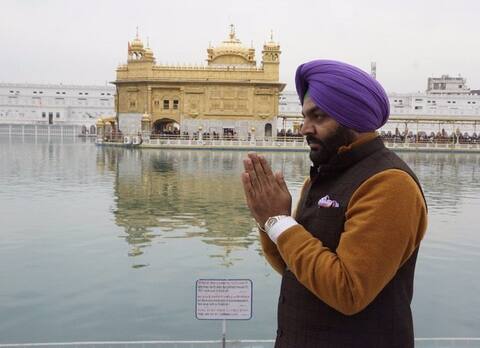 ਔਜਲਾ ਨੇ ਵਾਹਿਗੁਰੂ ਦੇ ਆਸ਼ਿਰਵਾਦ ਮਗਰੋਂ ਸ਼ੁਰੂ ਕੀਤਾ ਚੋਣ ਪ੍ਰਚਾਰ ਔਜਲਾ ਨੇ ਵਾਹਿਗੁਰੂ ਦੇ ਆਸ਼ਿਰਵਾਦ ਮਗਰੋਂ ਸ਼ੁਰੂ ਕੀਤਾ ਚੋਣ ਪ੍ਰਚਾਰ