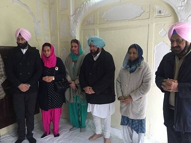 ਕੈਪਟਨ ਅਮਰਿੰਦਰ ਸਿੰਘ ਦੇ ਨਾਲ ਇਸ ਮੌਕੇ ਉਤੇ ਪੰਜਾਬ ਮਾਮਲਿਆਂ ਦੀ ਇੰਚਰਾਜ ਆਸ਼ਾ ਕੁਮੀਰ ਵੀ ਮੌਜੂਦ ਸਨ।