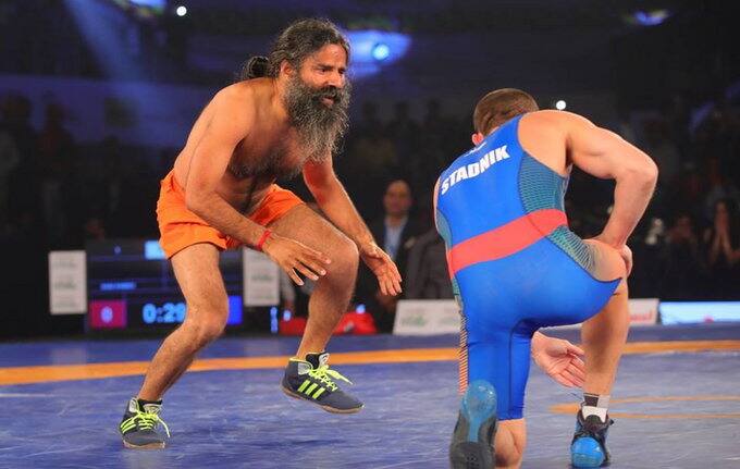 ਬਾਬਾ ਰਾਮਦੇਵ ਨੇ ਇਹ ਮੁਕਾਬਲਾ 12-0 ਦੇ ਫ਼ਰਕ ਨਾਲ ਜਿੱਤਿਆ। ਸਟੇਡਨਿਕ ਨੇ 2008 ਦੀਆਂ ਉਲੰਪਿਕ ਖੇਡਾਂ ਵਿੱਚ ਭਾਰਤ ਦੇ ਸੁਸ਼ੀਲ ਕੁਮਾਰ ਨੂੰ ਚਿੱਤ ਕੀਤਾ ਸੀ। 
