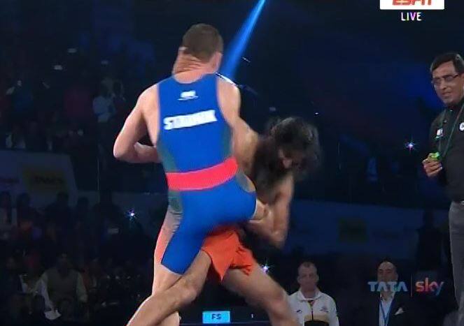 ਕੁਸ਼ਤੀ ਦੌਰਾਨ ਵਿਦੇਸ਼ੀ ਪਹਿਲਵਾਨ ਨੇ ਪਹਿਲਾਂ ਤਾਂ ਰਾਮਦੇਵ ਨੂੰ ਕਾਫ਼ੀ ਤੰਗ ਕੀਤਾ। 