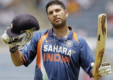 ਯੁਵਰਾਜ ਸਿੰਘ ਨੇ ਮਹੇਂਦਰ ਸਿੰਘ ਧੋਨੀ ਨਾਲ ਮਿਲਕੇ ਭਾਰਤੀ ਪਾਰੀ ਨੂੰ ਅੱਗੇ ਵਧਾਇਆ। ਯੁਵੀ ਨੇ ਲਗਾਤਾਰ ਇੰਗਲੈਂਡ ਦੇ ਗੇਂਦਬਾਜ਼ਾਂ ਖਿਲਾਫ ਚੌਕੇ-ਛੱਕੇ ਲਗਾਉਣ ਦਾ ਸਿਲਸਿਲਾ ਜਾਰੀ ਰਖਿਆ ਅਤੇ 56 ਗੇਂਦਾਂ 'ਤੇ ਅਰਧ-ਸੈਂਕੜਾ ਪੂਰਾ ਕੀਤਾ। 