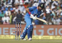 ਧੋਨੀ ਨੇ ਜੜਿਆ ਸੈਂਕੜਾ, ਪਾਰਟਨਰਸ਼ਿਪ 256 ਰਨ