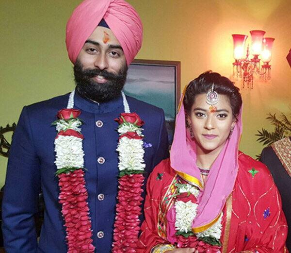 ਕੈਪਟਨ ਅਮਰਿੰਦਰ ਸਿੰਘ ਦੇ ਦੋਹਤੇ ਨਿਵਾਰਨ ਸਿੰਘ ਦਾ ਵਿਆਹ ਕਸ਼ਮੀਰ ਰਾਜ ਘਰਾਣੇ ਦੀ ਮੂਗੰਕਾ ਸਿੰਘ ਨਾਲ ਤੇਹ ਹੋਇਆ ਹੈ। ਮੂਗੰਕਾ ਦੇ ਨਾਨਕੇ ਗਵਾਲੀਅਰ ਹਨ।