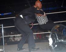 ਟਰੰਪ ਦੀ ਦਿੱਗਜ ਭਲਵਾਨ ਔਸਟਿਨ ਨਾਲ ਖੜਕੀ 