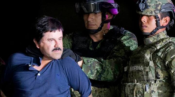 ਅਮਰੀਕੀ ਨਿਆਂ ਵਿਭਾਗ ਨੇ ਦੱਸਿਆ ਕਿ ਗੁਜਮਾਨ ਨੂੰ ਲੈ ਕੇ ਸੁਰੱਖਿਆ ਮੁਲਾਜ਼ਮਾਂ ਲਾਂਗ ਆਈਸਲੈਂਡ ਦੇ ਮੈਕਆਰਥਰ ਏਅਰਪੋਰਟ 'ਤੇ ਉੱਤਰੇ। ਗੁਜਮਾਨ ਦਾ ਅਮਰੀਕਾ ਦੇ ਛੇ ਮਾਮਲਿਆਂ ਵਿਚ ਨਾਮ ਦਰਜ ਹੈ। ਅਮਰੀਕੀ ਟੈਲੀਵਿਜ਼ਨ ਨੇ ਉਸ ਨੂੰ ਲੈ ਕੇ ਜਾ ਰਹੇ ਕਾਫ਼ਲੇ ਨੂੰ ਨਿਊਯਾਰਕ ਜੇਲ੍ਹ ਪਹੁੰਚਦੇ ਹੋਏ ਦੇਖਿਆ। ਰਸਤੇ ਵਿਚ ਹਥਿਆਰਾਂ ਨਾਲ ਲੈਸ ਅਮਰੀਕੀ ਮਾਰਸ਼ਲ ਮੌਜੂਦ ਸਨ। ਉਸ ਦੇ ਫੜੇ ਜਾਣ ਨਾਲ ਮੈਕਸੀਕੋ ਦੇ ਮੁਲਾਜ਼ਮਾਂ ਨੇ ਸੁੱਖ ਦਾ ਸਾਹ ਲਿਆ। ਉਹ ਦੋ ਵਾਰ ਜੇਲ੍ਹ ਵਿਚੋਂ ਭੱਜ ਚੁੱਕਾ ਹੈ।