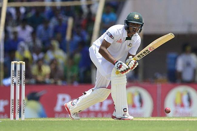 ਬੰਗਲਾਦੇਸ਼ ਦੀ ਟੀਮ ਨੂੰ ਨਿਊਜ਼ੀਲੈਂਡ ਨੇ ਟਾਸ ਜਿੱਤ ਕੇ ਬੱਲੇਬਾਜ਼ੀ ਦਾ ਸੱਦਾ ਦਿੱਤਾ। ਬੰਗਲਾਦੇਸ਼ ਦੀ ਟੀਮ ਨੂੰ ਸੌਮਿਆ ਸਰਕਾਰ ਨੇ ਚੰਗੀ ਸ਼ੁਰੂਆਤ ਦਿੱਤੀ। ਸੌਮਿਆ ਸਰਕਾਰ ਨੇ 104 ਗੇਂਦਾਂ 'ਤੇ 86 ਰਨ ਦੀ ਪਾਰੀ ਖੇਡੀ। ਇੱਕ ਸਮੇਂ ਬੰਗਲਾਦੇਸ਼ ਦੀ ਟੀਮ 2 ਵਿਕਟ ਗਵਾ ਕੇ 165 ਰਨ ਬਣਾ ਚੁੱਕੀ ਸੀ। ਪਰ ਫਿਰ 14 ਰਨ ਵਿਚਾਲੇ ਬੰਗਲਾਦੇਸ਼ ਦੀ ਟੀਮ ਨੇ 3 ਵਿਕਟ ਗਵਾ ਦਿੱਤੇ। ਸ਼ਾਕਿਬ ਅਲ ਹਸਨ 59 ਰਨ ਬਣਾ ਕੇ ਆਊਟ ਹੋਏ। ਨੁਰੁਲ ਹਸਨ (47) ਨੇ ਕੁਝ ਦੇਰ ਤਕ ਬੰਗਲਾਦੇਸ਼ ਦੀ ਪਾਰੀ ਨੂੰ ਸੰਭਾਲਿਆ ਪਰ ਫਿਰ ਬੰਗਲਾਦੇਸ਼ ਦੀ ਟੀਮ ਦੇ ਟੇਲਐਂਡਰ ਜਾਦਾ ਸਮਾਂ ਮੈਦਾਨ 'ਤੇ ਨਹੀਂ ਟਿਕ ਸਕੇ ਅਤੇ ਬੰਗਲਾਦੇਸ਼ ਦੀ ਟੀਮ 289 ਰਨ 'ਤੇ ਆਲ ਆਊਟ ਹੋ ਗਈ। 