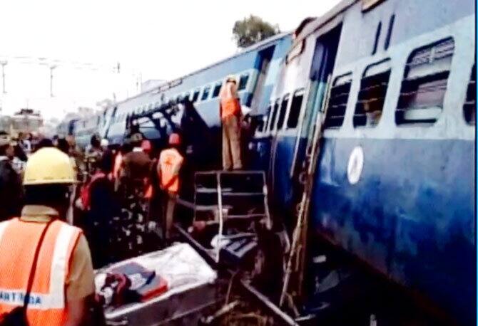  ਇਹਨਾਂ ਵਿੱਚ ਇੱਕ ਇੰਜਨ ਦੇ ਨਾਲ ਲੈਗੇਜ ਵੈਨ , ਇੱਕ ਜਨਰਲ ਕੋਚ ਅਤੇ ਚਾਰ ਸਲੀਪਰ ਕੋਚ ਅਤੇ ਦੋ ਏ ਸੀ ਕੋਚ ਵੀ ਸ਼ਾਮਲ ਹਨ। ਹਾਦਸੇ ਦੇ ਕਾਰਨਾਂ ਅਜੇ ਤੱਕ ਪਤਾ ਨਹੀਂ ਲੱਗ ਸਕਿਆ।