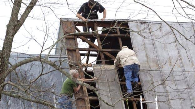  ਅਮਰੀਕਾ ਦੇ ਰਾਸ਼ਟਰਪਤੀ ਡੋਨਾਲਡ ਟਰੰਪ ਨੇ ਜਾਰਜੀਆ ਦੇ ਗਵਰਨਰ ਨਾਲ ਗੱਲ ਕਰ ਕੇ ਮ੍ਰਿਤਕ ਲੋਕਾਂ ਦੀ ਮੌਤ ਦਾ ਦੁੱਖ ਪ੍ਰਗਟ ਕੀਤਾ ਹੈ। 