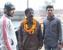 ਕਰਨਾਟਕ ਤੋਂ ਘੁੰਮਣ ਆਏ ਦੁਰਗਾ ਪ੍ਰਸ਼ਾਦ ਅੰਮ੍ਰਿਤਸਰ ਤੋਂ ਬਣੇ ਉਮੀਦਵਾਰ