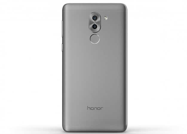 Huawei Honor 6X ਦੇ 3 ਜੀਬੀ ਰੈਮ ਅਤੇ 32 ਜੀਬੀ ਸਟੋਰੇਜ ਵਾਲੇ ਵੈਰੀਐਂਟ ਦੀ ਕੀਮਤ 12,999 ਰੁਪਏ ਜਦਕਿ 4 ਜੀਬੀ ਰੈਮ ਅਤੇ 64 ਜੀਬੀ ਸਟੋਰੇਜ ਵਾਲੇ ਵੈਰੀਐਂਟ ਦੀ ਕੀਮਤ 15,999 ਰੁਪਏ ਰੱਖੀ ਗਈ ਹੈ। ਇਹ ਸਮਾਰਟਫੋਨ ਆਨਲਾਈਨ ਸ਼ੌਪਿੰਗ ਵੈੱਬਸਾਈਟ ਐਮਜ਼ਨ ਇੰਡੀਆ ‘ਤੇ ਫਲੈਸ਼ ਸੇਲ ‘ਚ ਉਪਲੱਬਧ ਹੋਵੇਗਾ। ਇਸ ਦੇ ਲਈ ਰਜਿਸਟਰੇਸ਼ਨ 24 ਜਨਵਰੀ ਨੂੰ ਦੁਪਹਿਰ 2 ਵਜੇ ਤੋਂ ਸ਼ੁਰੂ ਹੋ ਗਈ ਹੈ। ਪਹਿਲੀ ਫਲੈਸ਼ ਸੇਲ 2 ਫਰਵਰੀ ਨੂੰ ਰੱਖੀ ਜਾਵੇਗੀ।