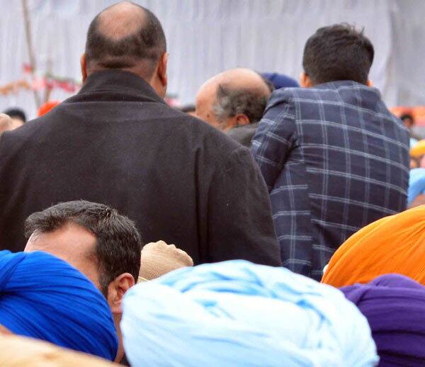 ਇਸ ਦੌਰਾਨ ਹੀ ਇੱਕ 62 ਸਾਲਾ ਬਜ਼ੁਰਗ ਰੋਹ ਵਿੱਚ ਆ ਗਿਆ। ਉਸ ਨੇ ਰੈਲੀ ਵਿੱਚ ਹੀ ਕਿਹਾ ਕਿ ਇਹ ਸਭ ਬਕਵਾਸ ਹੈ। ਕੋਈ ਵਿਕਾਸ ਨਹੀਂ ਹੋਇਆ। ਸੜਕਾਂ ਟੁੱਟੀਆਂ ਪਈਆਂ ਹਨ। ਘਰਾਂ ਵਿੱਚ ਪੀਣ ਵਾਲਾ ਪਾਣੀ ਨਹੀਂ ਆਉਂਦਾ।