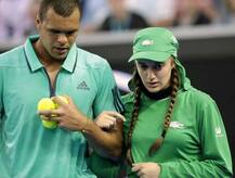 ਰੋਂਦੀ ਹੋਈ ਬਾਲਗਰਲ ਨੂੰ ਦਿੱਤਾ ਸਹਾਰਾ, ਤਸਵੀਰਾਂ ਹੋ ਰਹੀਆਂ ਵਾਇਰਲ