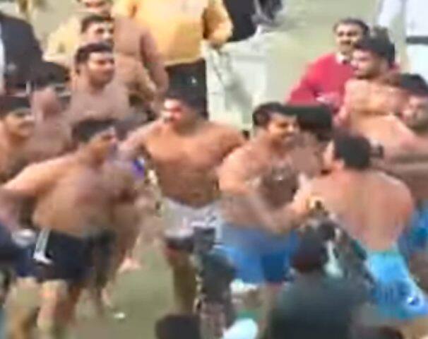 ਪਾਕਿਸਤਾਨ ਦੇ ਕੁਝ ਨਿਊਜ਼ ਚੈਨਲਸ ਨੇ ਵੀ ਇਸ ਘਟਨਾ ਦਾ ਵੀਡੀਓ ਜਾਰੀ ਕੀਤਾ ਹੈ। 