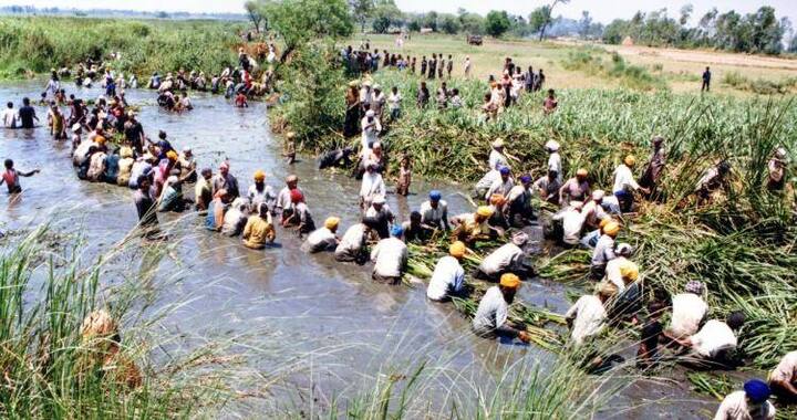  ਇਸ ਤੋਂ ਬਾਅਦ ਬਲਵੀਰ ਸਿੰਘ ਸੀਚੇਵਾਲ ਨੇ ਬਿਨਾ ਸਰਕਾਰੀ ਮਦਦ ਦੇ ਲੋਕਾਂ ਦੀ ਮਦਦ ਨਾਲ ਸਫ਼ਾਈ ਦਾ ਕੰਮ ਸ਼ੁਰੂ ਕੀਤਾ। ਸਾਲਾਂ ਦੀ ਮਿਹਨਤ ਰੰਗ ਲਿਆਈ ਤੇ ਵੇਈਂ ਸਾਫ਼ ਹੋ ਗਈ। 