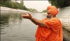  ਮਰਹੂਮ ਰਾਸ਼ਟਰਪਤੀ ਏਪੀਜੇ ਅਬਦਲ ਕਲਾਮ ਨੇ ਦੇਸ਼ ਦੇ ਨਾਮ ਦਿੱਤੇ ਆਪਣੇ ਭਾਸ਼ਣ ਦੌਰਾਨ ਵੇਈਂ ਦੀ ਸਫ਼ਾਈ ਵਿੱਚ ਸੰਤ ਬਲਵੀਰ ਸਿੰਘ ਸੀਚੇਵਾਲ ਵੱਲੋਂ ਪਾਏ ਗਏ ਯੋਗਦਾਨ ਦੀ ਪ੍ਰਸੰਸਾ ਕੀਤੀ।