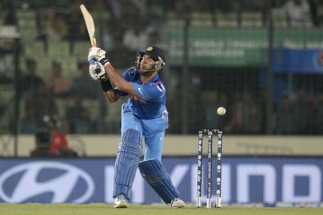 ਰੈਨਾ ਨੇ 23 ਗੇਂਦਾਂ 'ਤੇ 34 ਰਨ ਦੀ ਪਾਰੀ ਖੇਡੀ। ਮਨੀਸ਼ ਪਾਂਡੇ, ਹਾਰਦਿਕ ਪੰਡਿਆ ਅਤੇ ਪਰਵੇਜ਼ ਰਸੂਲ ਦਹਾਈ ਦਾ ਅੰਕੜਾ ਪਾਰ ਕਰਨ 'ਚ ਨਾਕਾਮ ਰਹੇ। ਮਹੇਂਦਰ ਸਿੰਘ ਧੋਨੀ ਨੇ 36 ਰਨ ਦੀ ਨਾਬਾਦ ਪਾਰੀ ਖੇਡ ਭਾਰਤ ਨੂੰ 140 ਰਨ ਦੇ ਪਾਰ ਪਹੁੰਚਾਇਆ। 