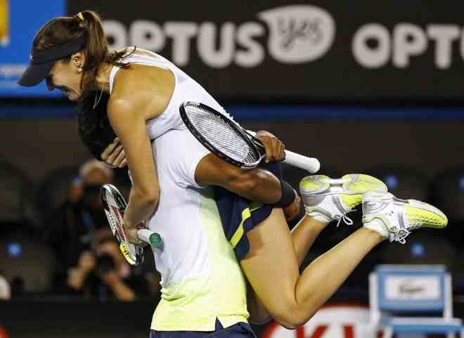 ਭਾਰਤ ਦੇ ਲੀਐਂਡਰ ਪੇਸ ਅਤੇ ਸਵਿਟਜ਼ਰਲੈਂਡ ਦੀ ਮਾਰਟੀਨਾ ਹਿੰਗਿਸ ਦੀ ਜੋੜੀ ਕੁਆਟਰਫਾਈਨਲ 'ਚ ਹਾਰ ਕੇ ਟੂਰਨਾਮੈਂਟ ਤੋਂ ਬਾਹਰ ਹੋ ਗਈ। 