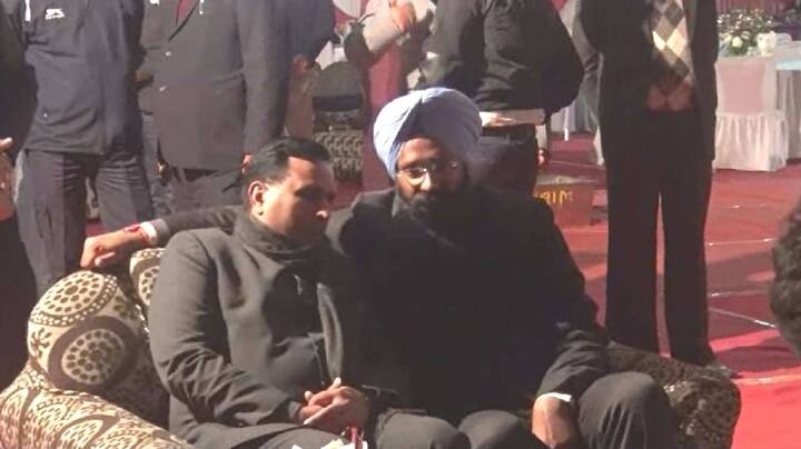 ਦਰਅਸਲ ਡੇਰਾ ਸਿਰਸਾ ਨੇ ਚੋਣਾਂ ਸਬੰਧੀ ਹਾਲੇ ਤੱਕ ਆਪਣੇ ਪੱਤੇ ਨਹੀਂ ਖੋਲ੍ਹੇ।