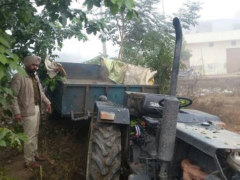 ਜਿਸ ਕਾਰਨ ਟਰੈਕਟਰ ਚਾਲਕ ਦੀ ਮੌਕੇ ਉੱਤੇ ਹੀ ਮੌਤ ਹੋ ਗਈ ਅਤੇ ਪੰਜ ਜ਼ਖਮੀ ਹੋ ਗਏ। ਮਾਣੂਕੇ ਦੀ ਸਥਿਤੀ ਵੀ ਗੰਭੀਰ ਬਣੀ ਹੋਈ ਹੈ ਉਨ੍ਹਾਂ ਨੂੰ ਲੁਧਿਆਣਾ ਦੇ ਡੀ ਐਮ ਸੀ ਹਸਪਤਾਲ ਵਿੱਚ ਰੈਫ਼ਰ ਕਰ ਦਿੱਤਾ ਹੈ।