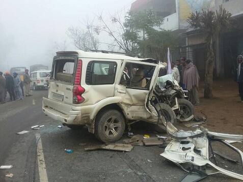 ਮਿਲੀ ਜਾਣਕਾਰੀ ਅਨੁਸਾਰ ਅੱਜ ਸਵੇਰੇ ਸਰਬਜੀਤ ਕੌਰ ਮਾਣੂਕੇ ਜਦੋਂ ਚੋਣ ਪ੍ਰਚਾਰ ਲਈ ਜਾ ਰਹੇ ਸਨ ਤਾਂ ਜਗਰਾਓ-ਸਿਧਵਾਂ ਬੇਟ ਮਾਰਗ ਉੱਤੇ ਪਿੰਡ ਬੋਤਲ ਵਾਲਾ ਵਿਖੇ ਉਨ੍ਹਾਂ ਦੀ ਗੱਡੀ ਟਰੈਕਟਰ ਟਰਾਲੀ ਨਾਲ ਟਕਰਾ ਗਈ। ਦੋਵਾਂ ਵਾਹਨਾਂ ਦੀ ਟੱਕਰ ਇੰਨੀ ਜ਼ਬਰਦਸਤ ਸੀ ਮਾਣੂਕੇ ਦੀ ਗੱਡੀ ਪੂਰੀ ਤਰ੍ਹਾਂ ਤਬਾਹ ਹੋ ਗਈ ਹੈ।