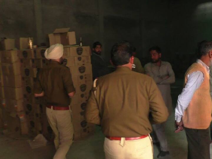 ਜਾਣਕਾਰੀ ਮੁਤਾਬਿਕ ਫੋਕਲ ਪੁਆਇੰਟ ਵਿੱਚ ਬਣੀ ਕਾਟਨ ਫ਼ੈਕਟਰੀ ਵਿੱਚ ਬਣੇ ਗੁਦਾਮ ਸ਼ਰਾਬ ਨਾਲ ਭਰੇ ਪਏ ਸਨ। ਇਹ ਸ਼ਰਾਬ ਪੰਜਾਬ ਦੀ ਨਹੀਂ ਬਲਕਿ ਹਰਿਆਣਾ, ਹਿਮਾਚਲ ਤੇ ਅਰੁਣਾਚਲ ਪ੍ਰਦੇਸ਼ ਨਾਲ ਚੰਡੀਗੜ੍ਹ ਤੋਂ ਹੈ। ਹੈਰਾਨੀ ਵਾਲੀ ਗੱਲ ਇਸ ਸ਼ਰਾਬ ਦਾ ਕੋਈ ਬਾਲੀ ਵਾਰਸ ਨਹੀਂ ਹੈ। ਕੀ ਹੈ