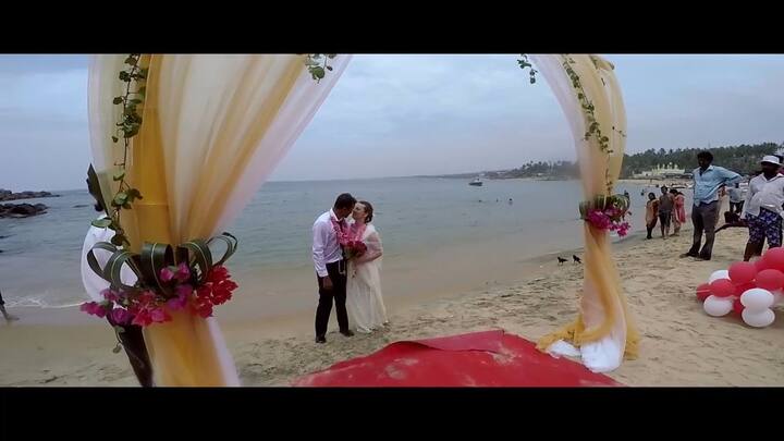 ਸਮੁੰਦਰ ਵਿੱਚ ਵਿਆਹ ਦੀ ਤਸਵੀਰ।