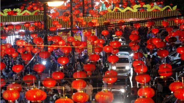  ਹਾਂਗਕਾਂਗ ਵਿੱਚ ਹਜ਼ਾਰਾਂ ਲੋਕਾਂ ਨੇ ਡ੍ਰੈਗਨ ਡਾਂਸ ਕੀਤਾ।