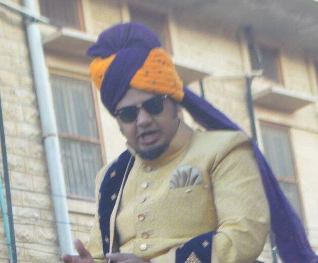 ਗੁਜਰਾਤ ਦੀ ਰਹਿਣ ਵਾਲਾ ਦਿਸ਼ਾ ਨੇ ਦੱਖਣ ਭਾਰਤ ਦੇ ਰਹਿਣ ਵਾਲੇ ਅਨੂਰਧ ਨਾਲ ਵਿਆਹ ਕਰਵਾਉਣ ਲਈ ਜੈਸਲਮੇਰ ਪਹੁੰਚੇ ਸਨ।