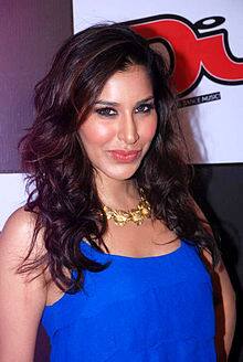 Sophie Choudry @Sophie_Choudry 19h19 hours ago I Love You @RafaelNadal ❤❤ #rafa #AusOpen #RafaGirl