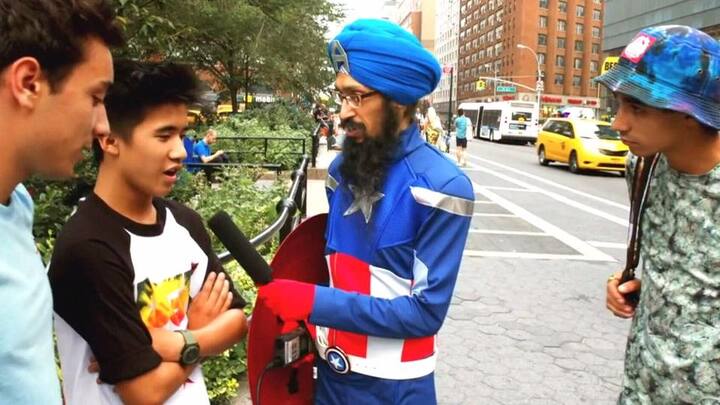 20 ਜਨਵਰੀ ਨੂੰ ਟਰੰਪ ਦੇ ਸਹੁੰ ਚੁੱਕ ਸਮਾਗਮ ਮੌਕੇ ਉਪਰੋਕਤ ਸੁਨੇਹਾ ਹੱਥ ਵਿੱਚ ਫੜ ਕੇ 'ਸਿੱਖ ਕੈਪਟਨ ਅਮੇਰਿਕਾ' ਪੂਰਾ ਸਮਾਂ ਗੇਟ 'ਤੇ ਖੜੇ ਰਹੇ ਅਤੇ ਪਹੁੰਚਣ ਵਾਲੇ ਹਰ ਅਮਰੀਕਾ ਵਾਸੀ ਦਾ ਧਿਆਨ ਆਪਣੇ ਵੱਲ ਖਿੱਚਦੇ ਰਹੇ। ਇਸ ਮੌਕੇ ਤਕਰੀਬਨ ਸਾਰੇ ਲੋਕਾਂ ਨੇ ਵਿਸ਼ਵਅਜੀਤ ਦੇ ਇਸ ਕਦਮ ਦੀ ਸ਼ਲਾਘਾ ਕੀਤੀ।