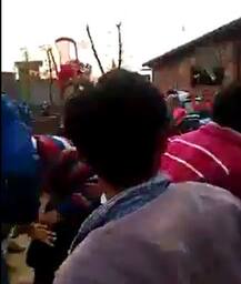 ਅਕਾਲੀ ਉਮੀਦਵਾਰ ਦੇ ਸਮਰੱਥਕਾਂ \'ਤੇ ਲੋਕਾਂ ਸੁੱਟੀਆਂ ਕੁਰਸੀਆਂ ਤੇ ਇੱਟਾਂ