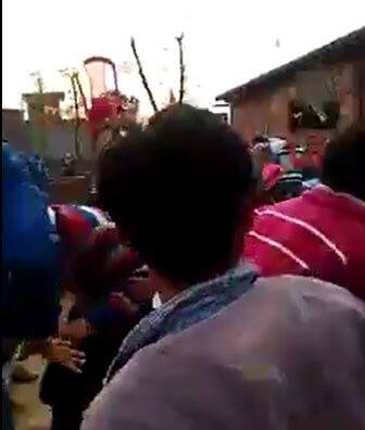 ਬੀਤੇ ਐਤਵਾਰ ਦੀ ਇਸ ਘਟਨਾ ਦੀ ਵੀਡੀਉ ਪੂਰੇ ਪੰਜਾਬ ਵਿੱਚ ਵਾਇਰਲ ਹੋ ਗਈ ਹੈ। ਇਸ ਵਿੱਚ ਲੋਕਾਂ ਦਾ ਗ਼ੁੱਸਾ ਇੰਨਾ ਸੀ ਕਿ ਲੋਕਾਂ ਨੇ ਕੁਰਸੀਆਂ ਚੁੱਕ-ਚੁੱਕ ਸਮਰੱਥਕਾਂ ਉੱਤੇ ਸੁੱਟੀਆਂ ਅਤੇ ਭਜਾ-ਭਜਾ ਕੇ ਕੁੱਟਿਆ। 