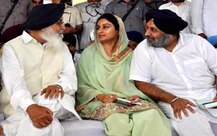 \'ਬਾਦਲ ਸਰਕਾਰ ਨੇ ਜਹਾਜ ਦੇ ਝੂਟਿਆਂ \'ਤੇ ਉਡਾਏ ਅਰਬਾਂ ਰੁਪਏ\'- RTI