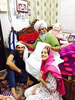 ਯੁਵੀ-ਹੇਜ਼ਲ ਦੇ ਵਿਆਹ ਤੋਂ ਬਾਅਦ ਹੇਜ਼ਲ ਕੀਚ ਨੂੰ ਨਵਾਂ ਨਾਮ ਵੀ ਮਿਲ ਗਿਆ। ਹੁਣ ਹੇਜ਼ਲ ਦਾ ਨਾਮ ਗੁਰਬਸੰਤ ਕੌਰ ਰਖਿਆ ਗਿਆ ਹੈ। ਯੁਵਰਾਜ ਸਿੰਘ ਅਤੇ ਹੇਜ਼ਲ ਕੀਚ ਦੀ ਸਗਾਈ ਬੀਤੇ ਸਾਲ ਨਵੰਬਰ 'ਚ ਹੋਈ ਸੀ ਅਤੇ ਠੀਕ 1 ਸਾਲ ਬਾਅਦ ਇਹ ਸੈਲੀਬ੍ਰਿਟੀ ਜੋੜਾ ਵਿਆਹ ਦੇ ਬੰਧਨ 'ਚ ਬੱਝ ਗਿਆ। 