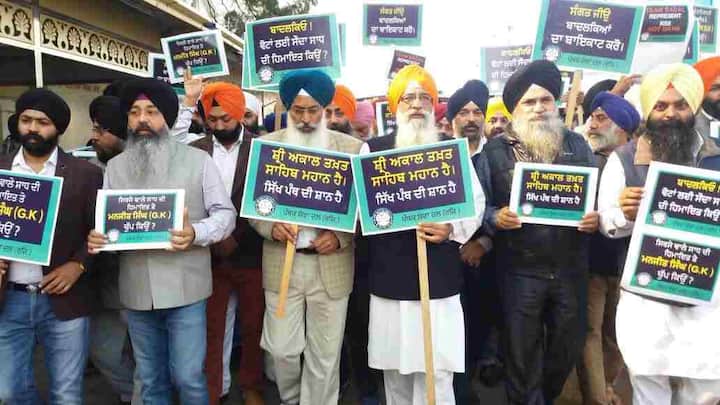 ਬੰਗਲਾ ਸਾਹਿਬ ਤੋਂ ਚੱਲ ਕੇ ਇਹ ਰੋਸ ਮਾਰਚ ਜੰਤਰ-ਮੰਤਰ ਵਿਖੇ ਪਹੁੰਚਿਆ।