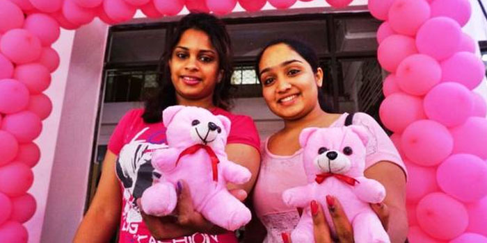 ਵੋਟ ਪਾਉਣ ਆਈਆਂ ਕੁੜੀਆਂ ਨੂੰ ਟੈਡੀ ਬੇਅਰ