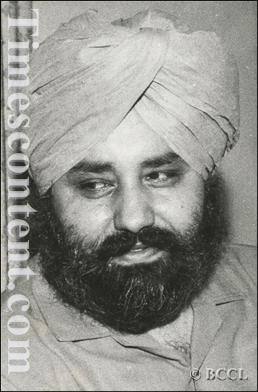 ਪ੍ਰਕਾਸ਼ ਸਿੰਘ ਬਾਦਲ ਦੀ ਸਿਆਸਤ ਵਿੱਚ ਐਂਟਰੀ ਪਿੰਡ ਦੀ ਸਰਪੰਚੀ ਨਾਲ ਸ਼ੁਰੂ ਹੋਈ ਸੀ ਜਦੋਂ ਉਹ 1947 ਵਿੱਚ ਪਿੰਡ ਬਾਦਲ ਦੇ ਸਰਪੰਚ ਬਣੇ।