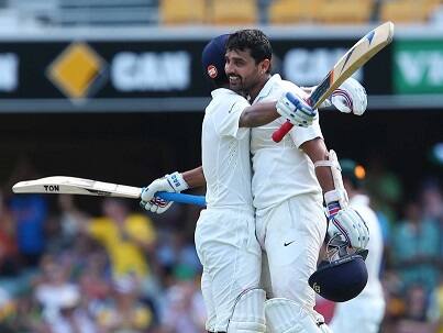 ਮੁਰਲੀ ਵਿਜੈ ਨੇ 149 ਗੇਂਦਾਂ 'ਤੇ ਆਪਣਾ ਸੈਂਕੜਾ ਪੂਰਾ ਕੀਤਾ। ਸੈਂਕੜੇ ਤਕ ਪਹੁੰਚਦਿਆਂ ਮੁਰਲੀ ਵਿਜੈ ਨੇ 11 ਚੌਕੇ ਅਤੇ 1 ਛੱਕਾ ਠੋਕਿਆ। 