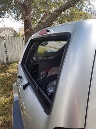 ਇਸ ਹਮਲੇ ਤੋਂ ਬਾਅਦ ਰਿਕਾਰਡੋ ਹਮਲਾਵਰ ਨੂੰ ਤਾਂ ਪਛਾਣ ਨਹੀਂ ਸਕੇ ਪਰ ਉਨ੍ਹਾਂ ਨੇ ਸੋਸ਼ਲ ਮੀਡੀਆ 'ਤੇ ਆਪਣੀ ਭੜਾਸ ਕੱਡੀ। ਹਾਦਸੇ 'ਚ ਵਾਲ-ਵਾਲ ਬਚੇ ਰਿਕਾਰਡੋ ਨੇ ਦੱਸਿਆ ਕਿ ਉਨ੍ਹਾਂ ਦੇ ਇਲਾਕੇ 'ਚ ਕੁਝ ਲੋਕਾਂ ਨੇ ਬੰਦੂਕਾਂ ਰੱਖੀਆਂ ਹੋਈਆਂ ਹਨ। 