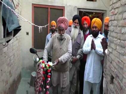 ਸੰਗਰੂਰ ਦੇ ਘਨੋਰੀ ਕਲਾਂ ਪਿੰਡ ਦੇ ਰਹਿਣ ਵਾਲੇ ਬਜ਼ੁਰਗ ਅਮਰਜੀਤ ਸਿੰਘ ਨੇ ਦਿੱਲੀ ਤੱਕ ਦੀ ਸਾਈਕਲ ਯਾਤਰਾ 15 ਘੰਟੇ ਵਿੱਚ ਪੂਰੀ ਕਰਨ ਦਾ ਐਲਾਨ ਕੀਤਾ ਹੈ। 