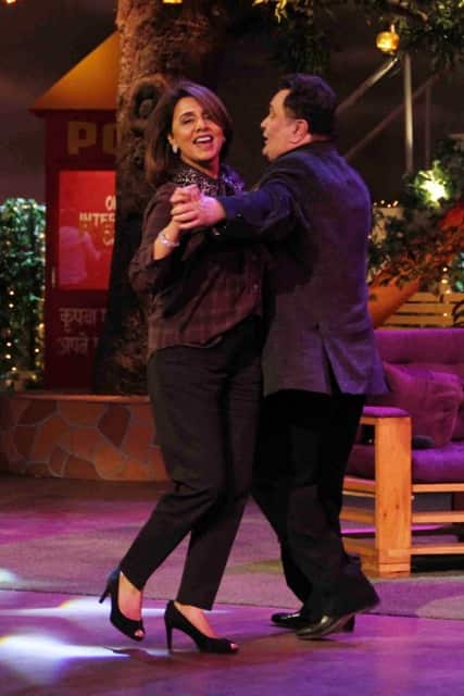 ਰਿਸ਼ੀ ਅਤੇ ਨੀਤੂ ਰਿਸ਼ੀ ਦੀ ਔਟੋਬਾਓਗ੍ਰਫੀ ਦੀ ਪ੍ਰਮੋਸ਼ਨ ਕਰਨ ਲਈ ਆਏ ਸਨ।