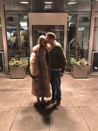 ਜੋ ਤਸਵੀਰਾਂ ਬਾਊਚਰਡ ਨੇ ਸਾਂਝੀਆਂ ਕੀਤੀਆਂ ਉਨ੍ਹਾਂ 'ਚ ਇੱਕ ਤਸਵੀਰ 'ਚ ਬਰੈਡੀ ਨੇ ਬਾਊਚਰਡ ਨੂੰ ਕਿਸ ਕਰਨ ਦੀ ਤਸਵੀਰ ਵੀ ਖੂਬ ਵਾਇਰਲ ਹੋ ਰਹੀ ਹੈ। 