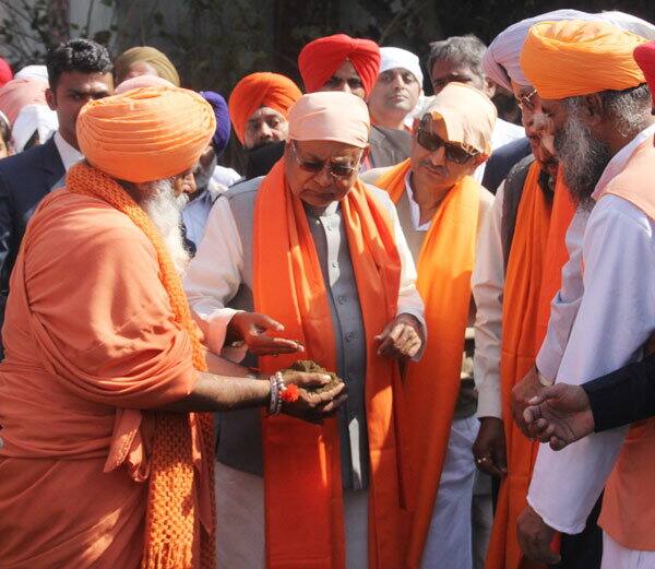  ਨਿਤੀਸ਼ ਕੁਮਾਰ ਨੇ ਸੰਤ ਸੀਚੇਵਾਲ ਨੂੰ 25-26 ਫਰਵਰੀ ਨੂੰ ਪਟਨਾ ਸਾਹਿਬ ਆਉਣ ਦਾ ਸੱਦਾ ਦਿੱਤਾ ਹੈ ਜਿੱਥੇ ਕੌਮਾਂਤਰੀ ਪੱਧਰ ਦੀ ਵਾਤਾਵਰਨ ਸਬੰਧੀ ਕਾਨਫ਼ਰੰਸ ਹੋ ਰਹੀ ਹੈ।