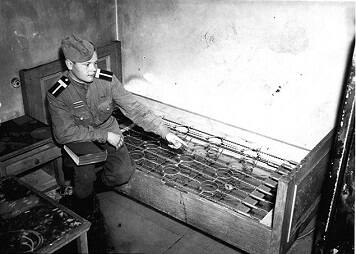 ਇਹ ਫ਼ੋਨ 1945 ਵਿੱਚ ਬਰਲਿਨ ਦੇ ਇੱਕ ਬੰਕਰ ਵਿਚੋਂ ਮਿਲਿਆ ਸੀ।