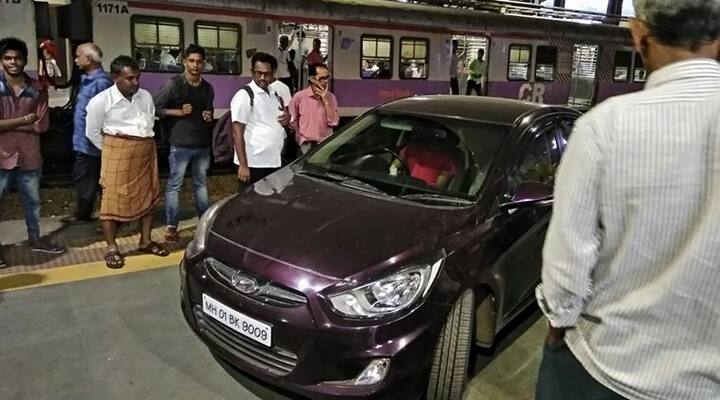 ਘਟਨਾ ਸਵੇਰੇ 7 ਵਜੇ ਦੇ ਕਰੀਬ ਹੋਈ। ਕਾਰ ਚਲਾ ਰਹੇ ਨੌਜਵਾਨ ਦੀ ਪਹਿਚਾਣ ਕ੍ਰਿਕਟਰ ਹਰਮੀਤ ਸਿੰਘ ਵਜੋਂ ਹੋਈ ਹੈ। 