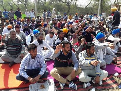  ਇਨ੍ਹਾਂ ਟਰੱਕ ਅਪਰੇਟਰਾਂ ਨੇ ਚੇਤਾਵਨੀ ਦਿੱਤੀ ਕਿ ਜੇਕਰ ਪ੍ਰਸ਼ਾਸਨ ਵੱਲੋਂ ਜਲਦ ਉਨ੍ਹਾਂ ਦੀਆਂ ਮੰਗਾਂ ਨਾ ਮੰਨੀਆਂ ਗਈਆਂ ਤਾਂ ਉਹ ਭਾਰਤ-ਪਾਕਿ ਵਪਾਰ ਨੂੰ ਪੂਰੀ ਤਰ੍ਹਾਂ ਠੱਪ ਕਰ ਦੇਣਗੇ। 