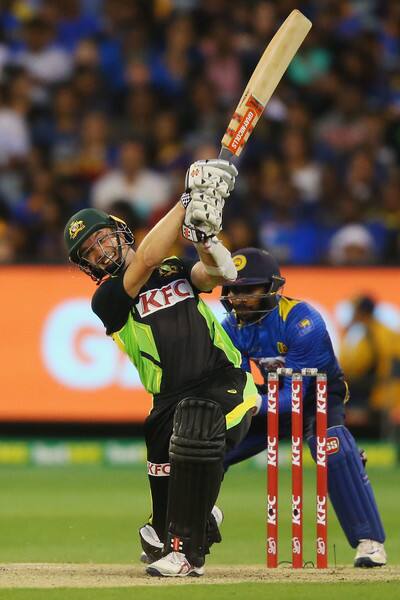 ਫਿੰਚ ਨੇ 32 ਗੇਂਦਾਂ 'ਤੇ 53 ਰਨ ਦੀ ਪਾਰੀ ਖੇਡੀ। ਕਲਿੰਗਰ ਨੇ 43 ਗੇਂਦਾਂ 'ਤੇ 62 ਰਨ ਦੀ ਪਾਰੀ ਖੇਡੀ ਅਤੇ ਫਿੰਚ ਨਾਲ ਮਿਲਕੇ ਪਹਿਲੇ ਵਿਕਟ ਲਈ 79 ਰਨ ਜੋੜੇ। ਡੰਕ ਅਤੇ ਹੈਡ ਨੇ ਵੀ ਮਜਬੂਤ ਪਾਰੀਆਂ ਖੇਡ ਟੀਮ ਨੂੰ ਵੱਡੇ ਸਕੋਰ ਤਕ ਪਹੁੰਚਾਉਣ 'ਚ ਯੋਗਦਾਨ ਪਾਇਆ। 