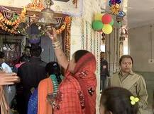 ਮਹਾਂ ਸ਼ਿਵਰਾਤਰੀ ਮੌਕੇ ਮੰਦਰ \'ਚ ਰੌਣਕਾਂ