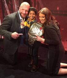 ਸੰਨੀ LION ਦੀ WWE ਦੇ ਭਲਵਾਨਾਂ ਨਾਲ ਮਸਤੀ 